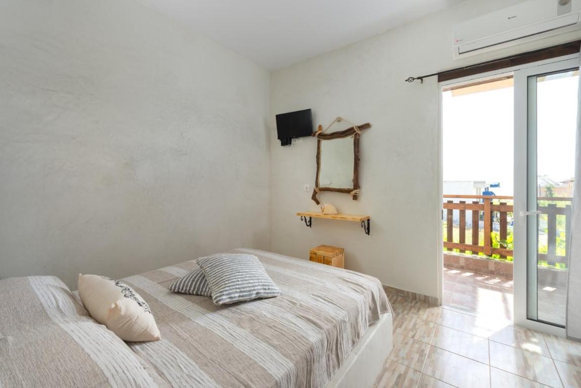 Christos Studios And Family Apartments Stegna Екстер'єр фото