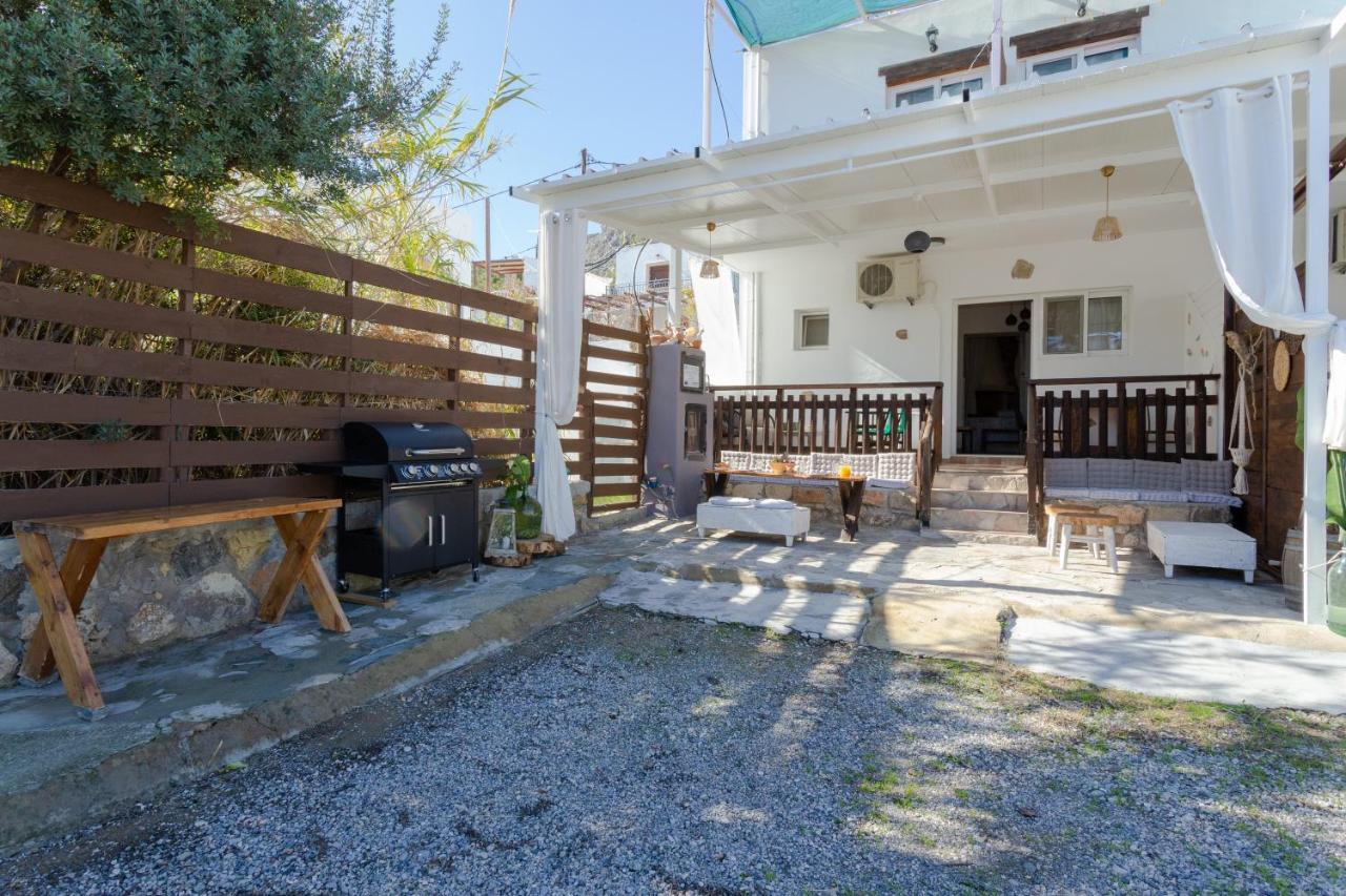 Christos Studios And Family Apartments Stegna Екстер'єр фото