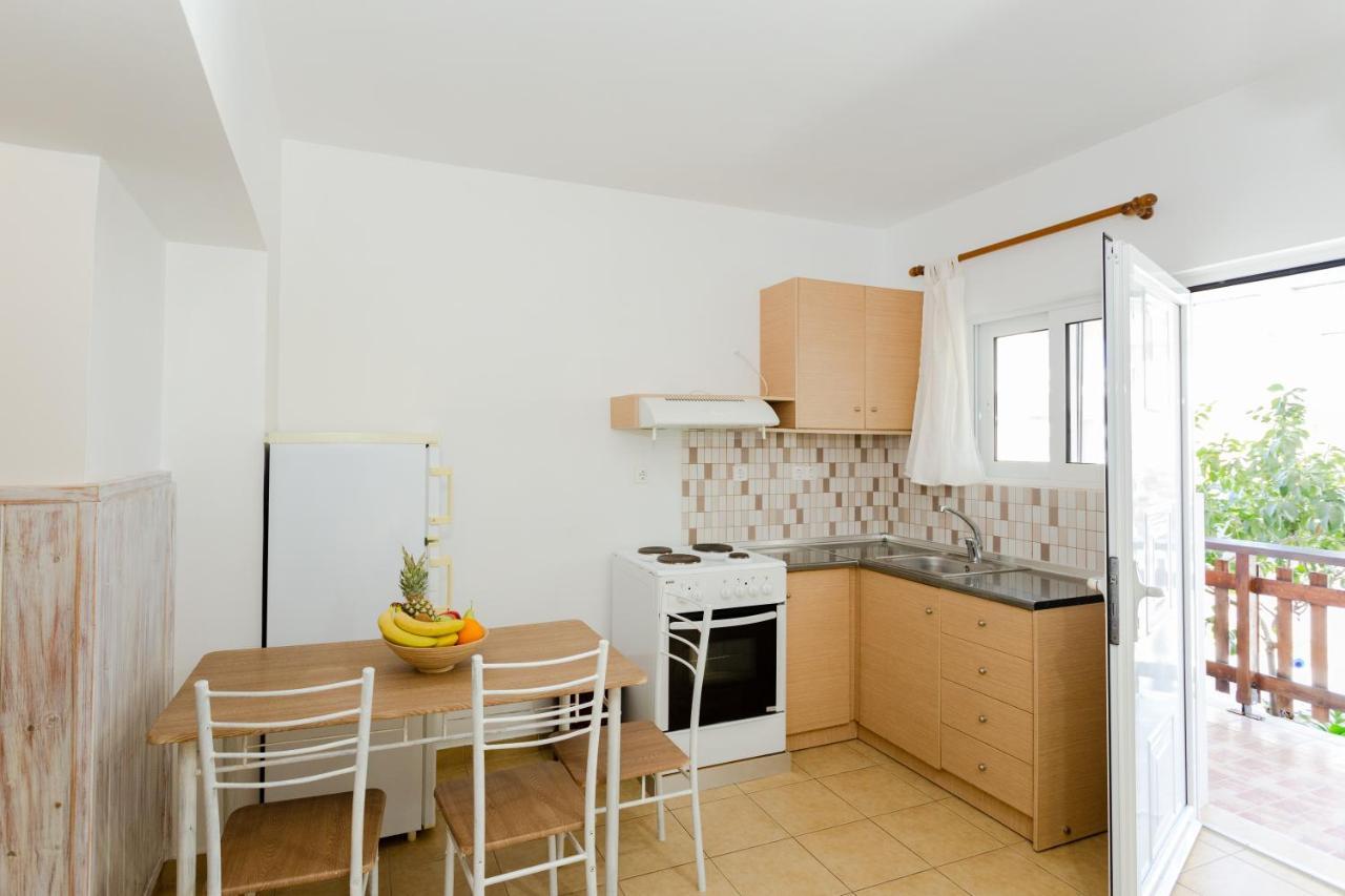 Christos Studios And Family Apartments Stegna Екстер'єр фото