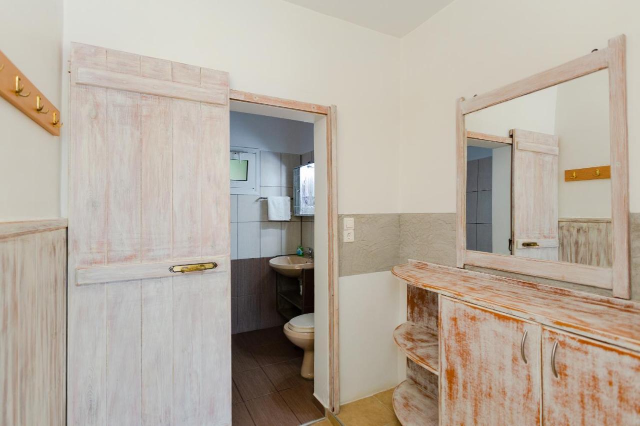 Christos Studios And Family Apartments Stegna Екстер'єр фото