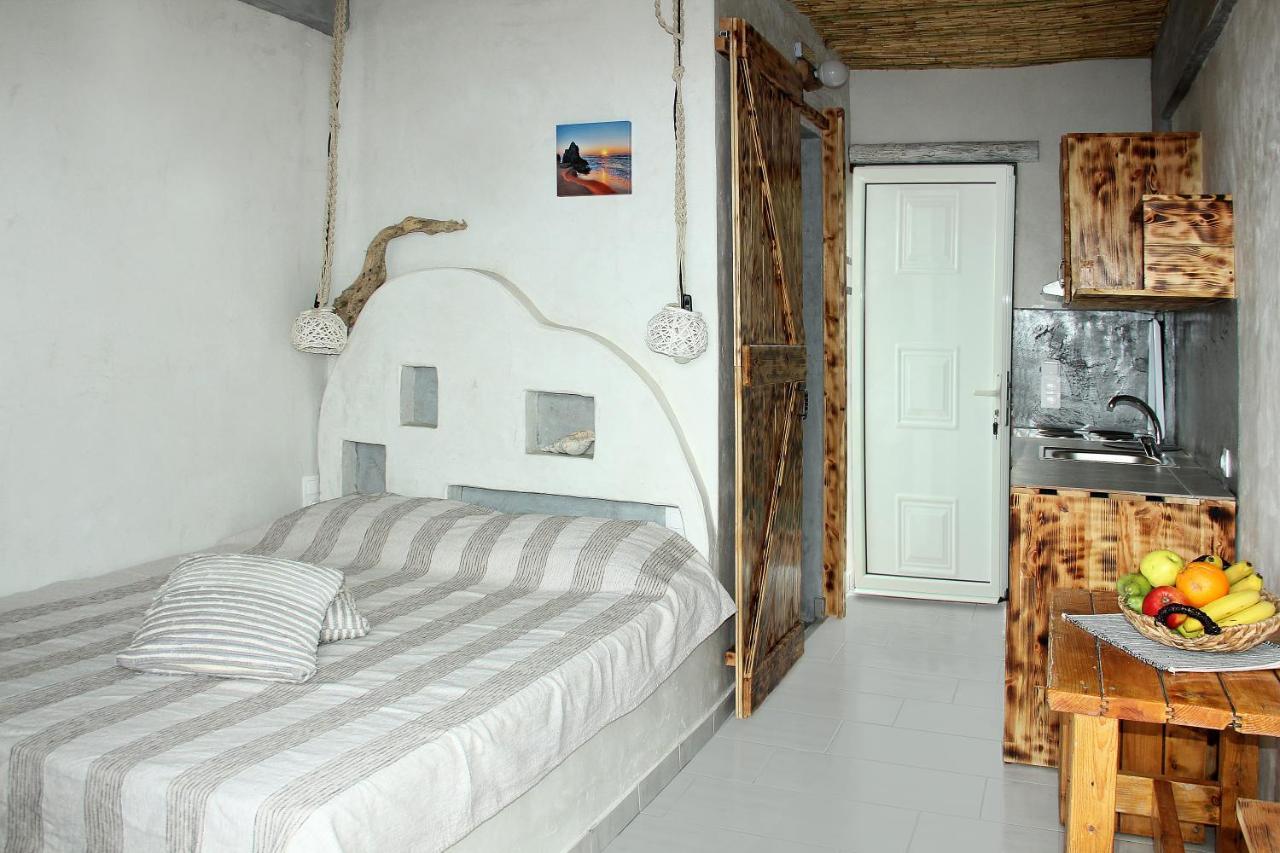 Christos Studios And Family Apartments Stegna Екстер'єр фото