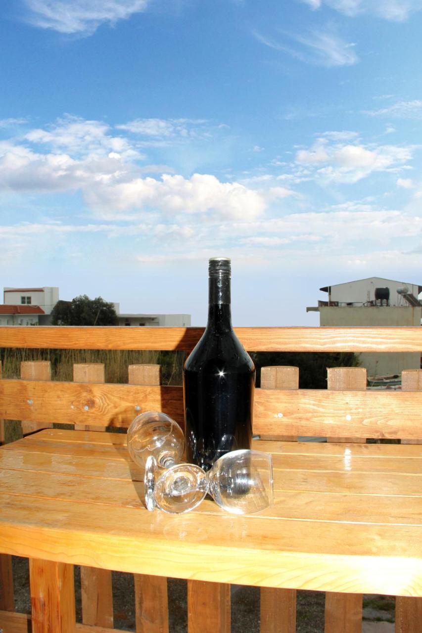 Christos Studios And Family Apartments Stegna Екстер'єр фото